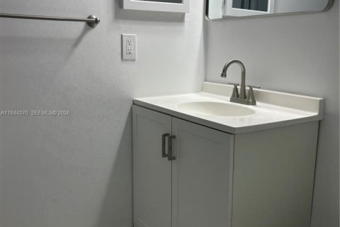 Apartment in Sunrise, Florida 2 bedrooms, 70.61 sq.m. № 2002691 - photo 15