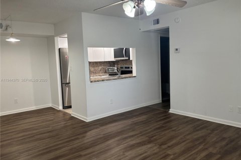 Apartment in Sunrise, Florida 2 bedrooms, 70.61 sq.m. № 2002691 - photo 6