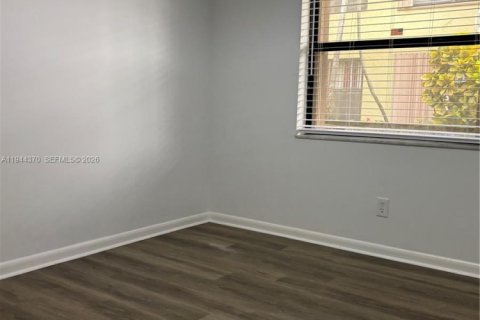 Apartment in Sunrise, Florida 2 bedrooms, 70.61 sq.m. № 2002691 - photo 11