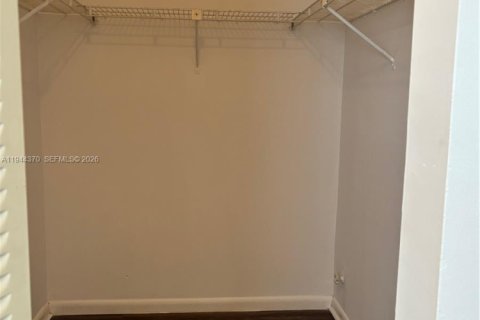 Apartment in Sunrise, Florida 2 bedrooms, 70.61 sq.m. № 2002691 - photo 9