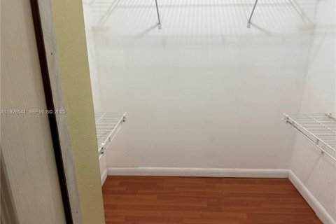 Снять в аренду кондоминиум в Майами, Флорида 3 спальни, 122.07м2, № 1990059 - фото 9