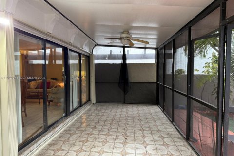 Снять в аренду кондоминиум в Майами, Флорида 3 спальни, 122.07м2, № 1990059 - фото 13