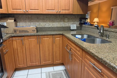 Снять в аренду кондоминиум в Майами, Флорида 3 спальни, 122.07м2, № 1990059 - фото 5