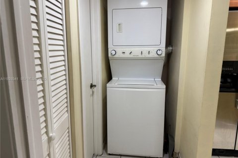 Снять в аренду кондоминиум в Майами, Флорида 3 спальни, 122.07м2, № 1990059 - фото 10