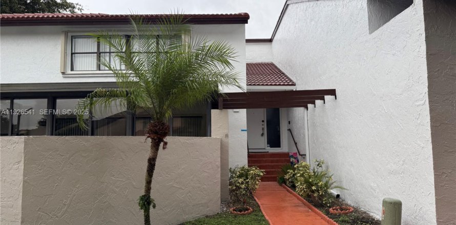 Кондоминиум с 3 спальнями в Майами, Флорида № 1990059