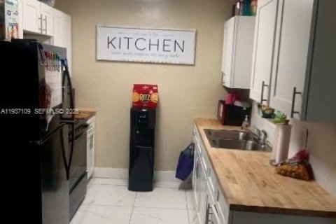 Купить виллу или дом в Лихай-Эйкерс, Флорида 3 спальни, № 1995014 - фото 2