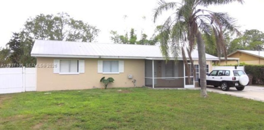 House in Lehigh Acres, Florida 3 bedrooms № 1995014