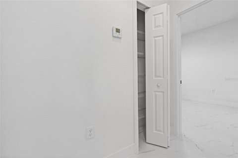 House in Lehigh Acres, Florida 3 bedrooms, 149.2 sq.m. № 1732899 - photo 17