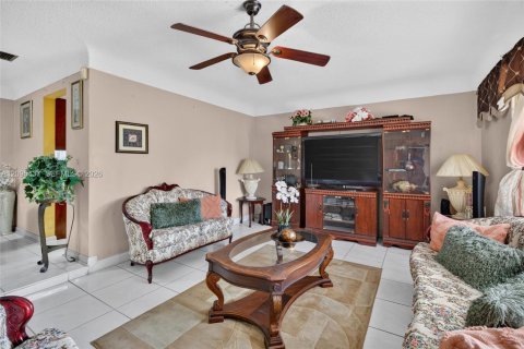 Villa ou maison à vendre à Miramar, Floride: 3 chambres, 194.54 m2 № 2387824 - photo 8