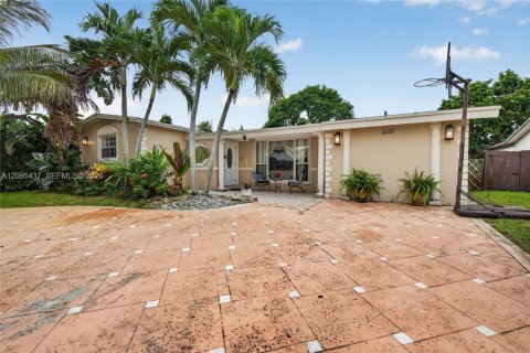 Villa ou maison à vendre à Miramar, Floride: 3 chambres, 194.54 m2 № 2387824 - photo 4
