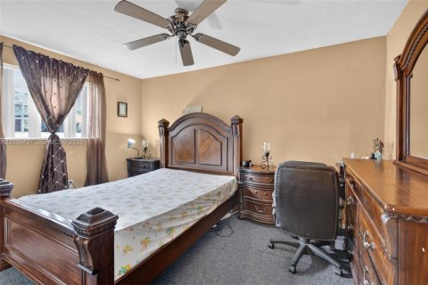 Villa ou maison à vendre à Miramar, Floride: 3 chambres, 194.54 m2 № 2387824 - photo 17