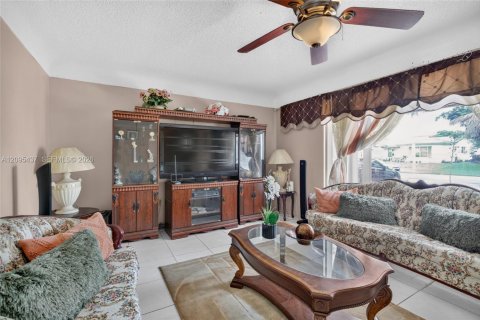 Villa ou maison à vendre à Miramar, Floride: 3 chambres, 194.54 m2 № 2387824 - photo 9