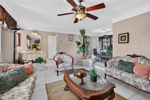 Villa ou maison à vendre à Miramar, Floride: 3 chambres, 194.54 m2 № 2387824 - photo 10