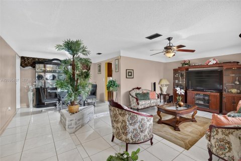 Villa ou maison à vendre à Miramar, Floride: 3 chambres, 194.54 m2 № 2387824 - photo 7