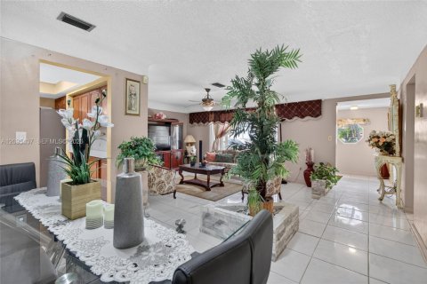 Villa ou maison à vendre à Miramar, Floride: 3 chambres, 194.54 m2 № 2387824 - photo 13