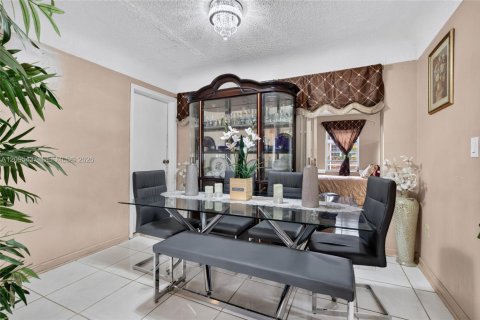 Villa ou maison à vendre à Miramar, Floride: 3 chambres, 194.54 m2 № 2387824 - photo 11
