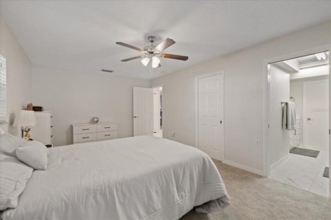 House in New Port Richey, Florida 3 bedrooms, 177.07 sq.m. № 1652278 - photo 17