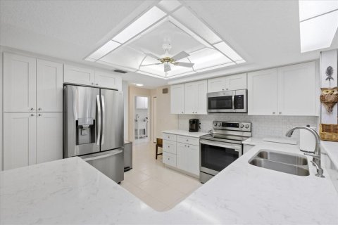 House in New Port Richey, Florida 3 bedrooms, 177.07 sq.m. № 1652278 - photo 9