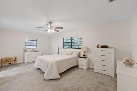 House in New Port Richey, Florida 3 bedrooms, 177.07 sq.m. № 1652278 - photo 14