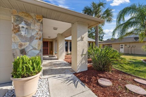 House in New Port Richey, Florida 3 bedrooms, 177.07 sq.m. № 1652278 - photo 6