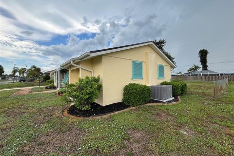 Villa ou maison à vendre à Port Charlotte, Floride: 2 chambres, 111.48 m2 № 2321248 - photo 20