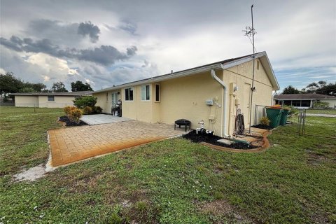 Villa ou maison à vendre à Port Charlotte, Floride: 2 chambres, 111.48 m2 № 2321248 - photo 22