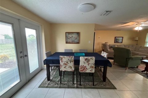 Villa ou maison à vendre à Port Charlotte, Floride: 2 chambres, 111.48 m2 № 2321248 - photo 3