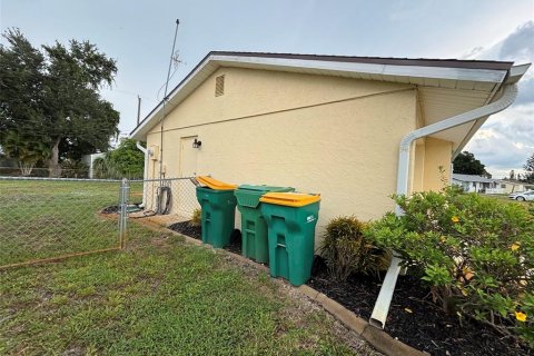 Villa ou maison à vendre à Port Charlotte, Floride: 2 chambres, 111.48 m2 № 2321248 - photo 21