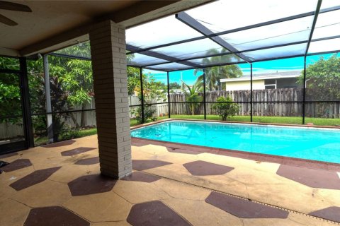 Casa en alquiler en Sunrise, Florida, 4 dormitorios, 208.01 m2 № 816208 - foto 1