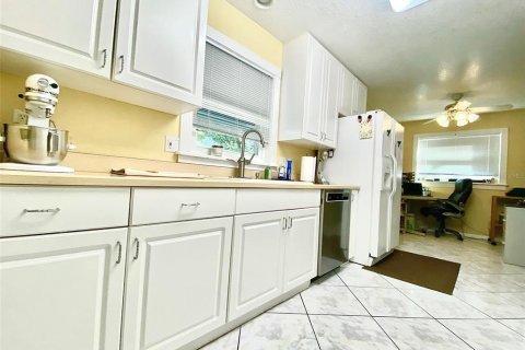 Casa en venta en Altamonte Springs, Florida, 4 dormitorios, 222.97 m2 № 2093071 - foto 5