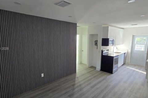 Casa en alquiler en Hollywood, Florida, 2 dormitorios, 88.07 m2 № 2026296 - foto 2