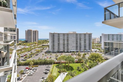 Condo in Fort Lauderdale, Florida, 2 bedrooms  № 2413361 - photo 25