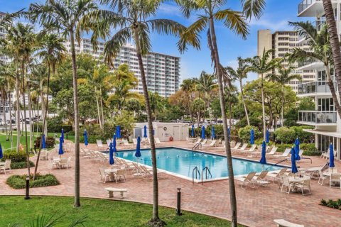 Condo in Fort Lauderdale, Florida, 2 bedrooms  № 2413361 - photo 4