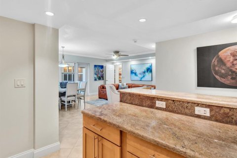 Condo in Fort Lauderdale, Florida, 2 bedrooms  № 2413361 - photo 12