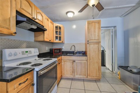 House in Tampa, Florida 3 bedrooms, 133.59 sq.m. № 2125262 - photo 20