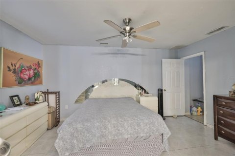 House in Tampa, Florida 3 bedrooms, 133.59 sq.m. № 2125262 - photo 24