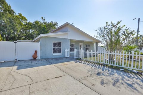 House in Tampa, Florida 3 bedrooms, 133.59 sq.m. № 2125262 - photo 4