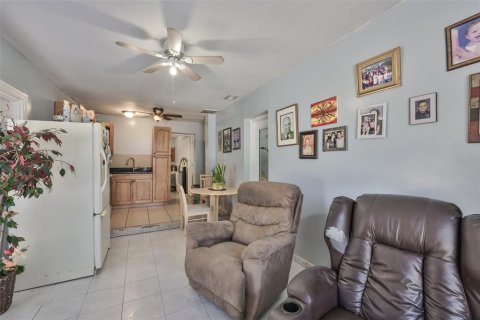 House in Tampa, Florida 3 bedrooms, 133.59 sq.m. № 2125262 - photo 18