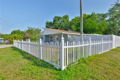 House in Tampa, Florida 3 bedrooms, 133.59 sq.m. № 2125262 - photo 3