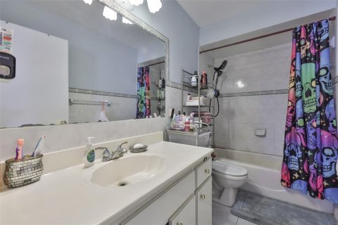 House in Tampa, Florida 3 bedrooms, 133.59 sq.m. № 2125262 - photo 14