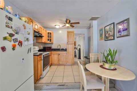 House in Tampa, Florida 3 bedrooms, 133.59 sq.m. № 2125262 - photo 19