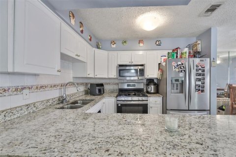 House in Tampa, Florida 3 bedrooms, 133.59 sq.m. № 2125262 - photo 6