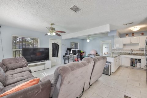 House in Tampa, Florida 3 bedrooms, 133.59 sq.m. № 2125262 - photo 11
