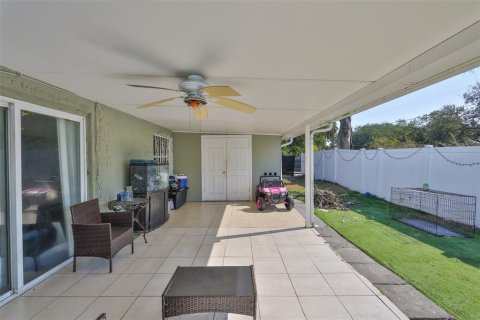 House in Tampa, Florida 3 bedrooms, 133.59 sq.m. № 2125262 - photo 27