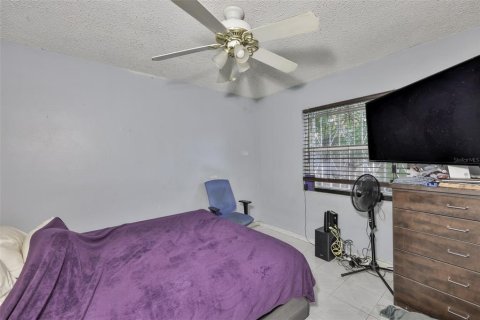 House in Tampa, Florida 3 bedrooms, 133.59 sq.m. № 2125262 - photo 12