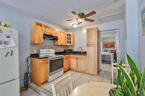 House in Tampa, Florida 3 bedrooms, 133.59 sq.m. № 2125262 - photo 21