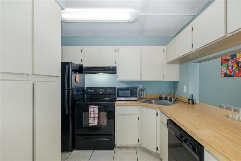 Купить кондоминиум в Тарпон-Спрингс, Флорида 5 комнат, 90.95м2, № 2101306 - фото 10