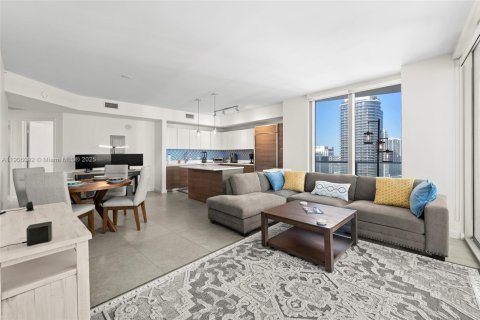 Condominio en Miami, Florida, 2 dormitorios  № 2012435