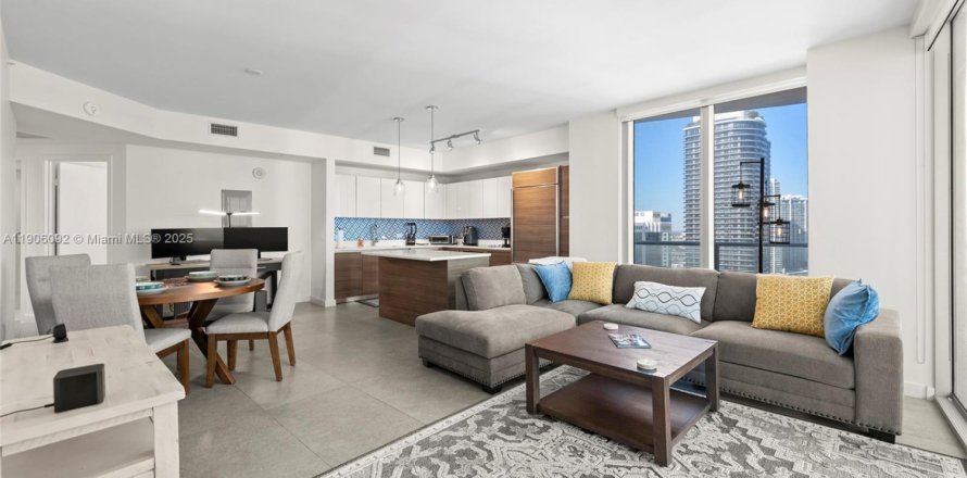 Кондоминиум с 2 спальнями в Майами, Флорида № 2012435