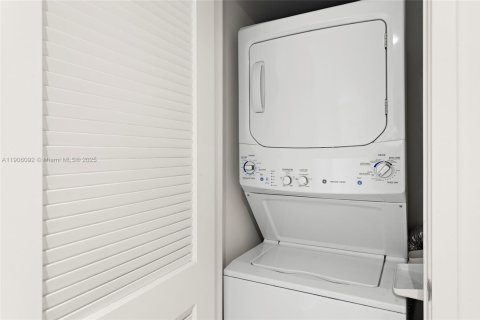 Купить кондоминиум в Майами, Флорида 2 спальни, 108.23м2, № 2012435 - фото 16